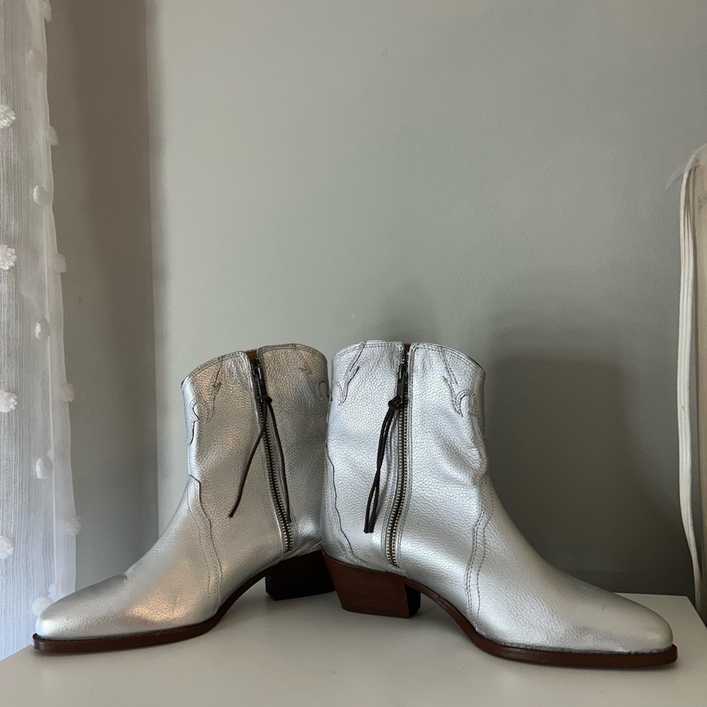 Free People New Frontier Silver Leather Western Ankle Booties - Picture 7 of 10